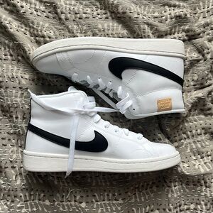 NEVER WORN White Nike Court Royale 2 Mid